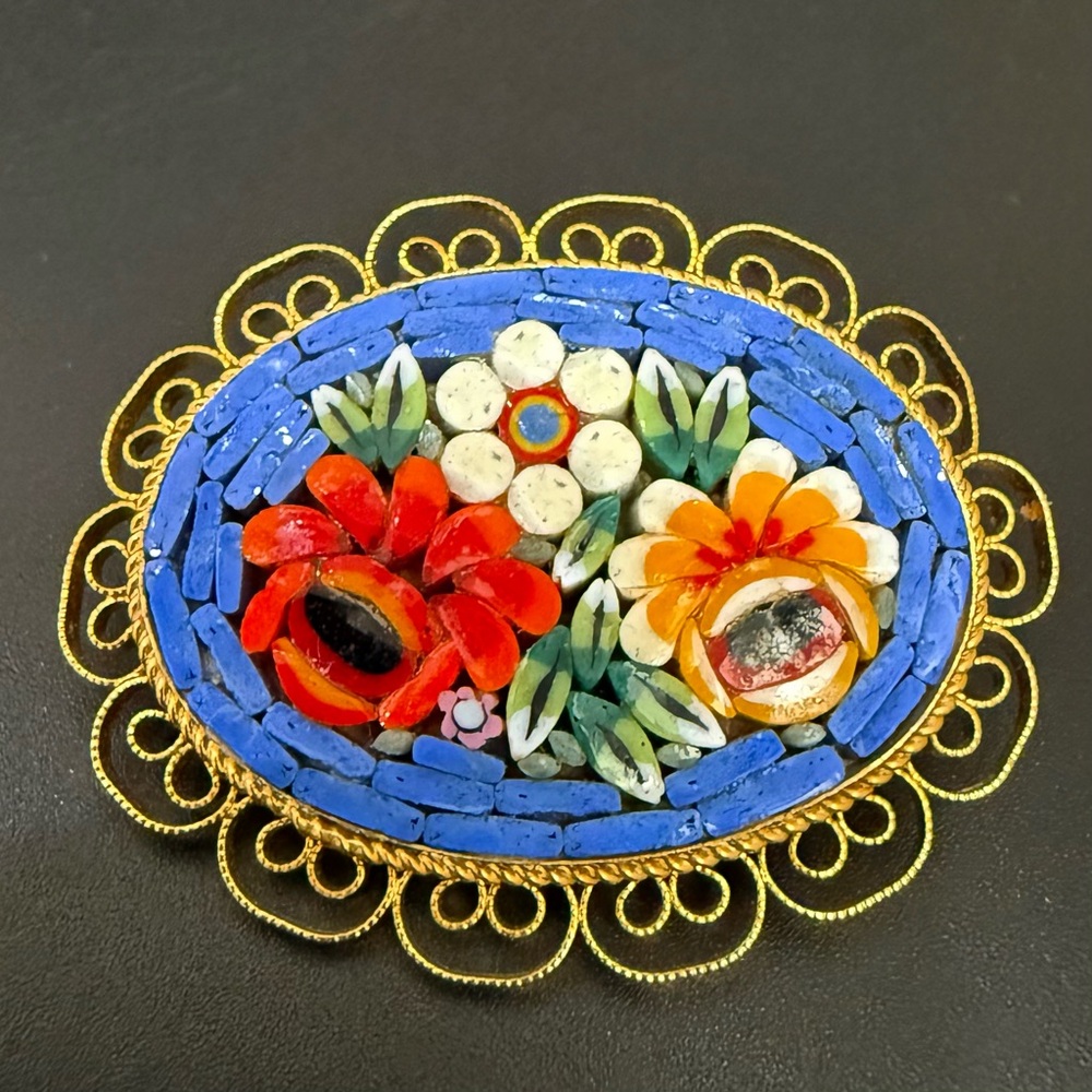 Vintage Italian Micro Mosaic Gold-tone Oval Brooch 9g.